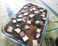 Pavê de biscoito wafer com creme branco e preto