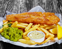 Fish and chips: peixe frito com batata, o clássico britânico