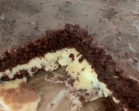 Bolo de chocolate com brigadeiro comum e brigadeiro de leite ninho