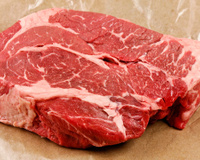Na briga da carne bovina X carne suína, quem ganha? Descubra as diferenças nutricionais entre elas e se tem uma mais saudável do que a outra