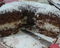 Pão de mel recheado no tamanho de bolo