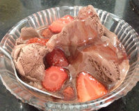 Morangos flambados com sorvete