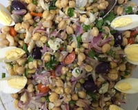 Salada de grão-de-bico com bacalhau