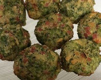 Bolinho de brócolis assado