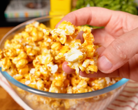 Eu fazia pipoca doce grudenta até descobrir o segredo para ficar crocante de verdade