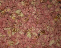 Pipoca com leite em pó colorida