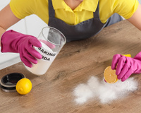 O que o bicarbonato de sódio, o vinagre e o suco de limão fazem quando misturados: 3 usos domésticos poderosos