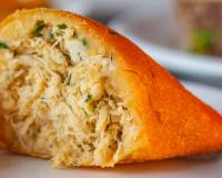 Frango cremoso para rechear coxinha: receita da vovó com requeijão é simples e sempre dá certo