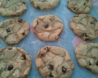 Cookie de chocolate com gotas de chocolate