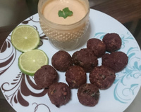 Bolinho de carne moída com hortelã