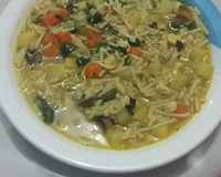 Canja de galinha com macarrão