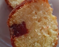 Bolo de fubá com goiabada