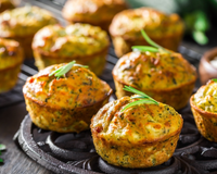 Sem fritura e sem farinha: como fazer bolinhos de arroz crocantes, fácil e rápido