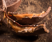 Ovo Twix é a combinação perfeita de chocolate, caramelo e biscoito que você precisa fazer nesta Páscoa!