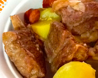 Costela bovina na panela de pressão com linguiça calabresa e bacon