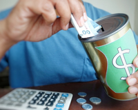 Mãe de 10 filhos: "A melhor maneira de economizar dinheiro e organizar as finanças em casa é comprar cofrinhos de lata"