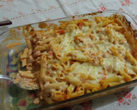 Macarrão com requeijão e peito de peru