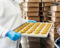 Tradicional fábrica de biscoitos com mais de 6 décadas toma decisão drástica que afeta quase 500 funcionários