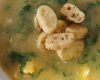 Caldo de fubá com couve e linguiça toscana