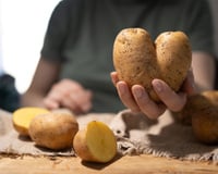 Eu achava que era normal a batata brotar, até descobrir essas dicas da vovó para conservá-la por mais tempo