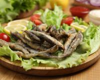 Veja por que devemos adicionar mais deste peixe barato à nossa dieta, de acordo com este médico