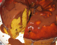 Bolo de cenoura com maçã e gotas de chocolate