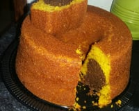 Bolo de cenoura mesclado com chocolate de liquidificador