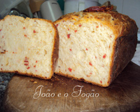Pão de arroz com calabresa e queijo coalho