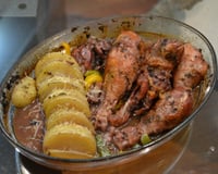 Coxa e sobre coxa de frango assada ao vinho