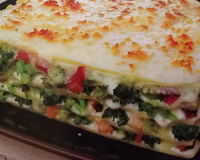 Lasanha de brócolis e molho branco