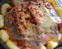 Filé de tilápia com batatas e requeijão ao forno