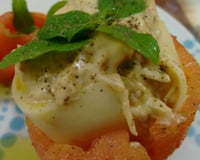 Tomate recheado com patê de frango