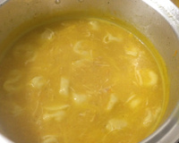 Caldo de legumes com capeletti