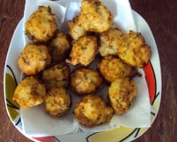 Bolinho de arroz com pernil desfiado