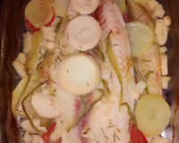 Filé de peixe assado com batatas