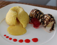 Petit Gateau de Chocolate branco