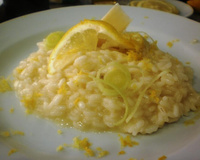 Risoto integral de limão siciliano com amêndoas
