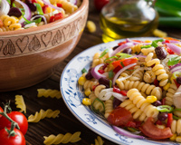 Blanca Martín, nutricionista: "Se você comer um bom prato de massa ou algo rico em carboidratos, coma antes uma pequena salada verde para evitar um pico de açúcar"