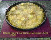 Torta de repolho com sobras de moqueca de peixe e atum