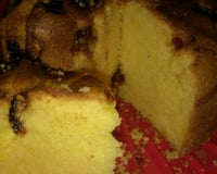 Bolo de fubá com goiabada e queijo