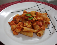 Rigatoni ao molho de camarão e champignon