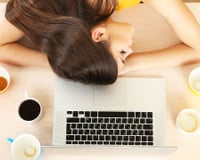 Você ainda consegue dormir depois de tomar café? Pesquisas sugerem que seu "sono profundo" já foi comprometido
