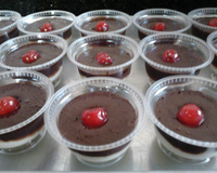 Doce gelado de coco com chocolate