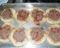 Esfirra aberta de carne