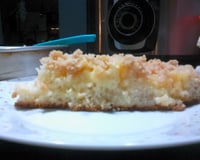 Cuca de fermento de pão com farofa