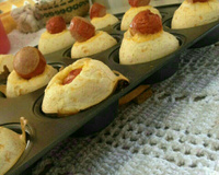 Pão de queijo com salsichas