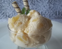 Sorvete cremoso de abacaxi