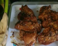 Sobre coxa na cebola queimada