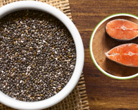 Você sabia que as sementes de chia têm mais ômega-3 por porção do que o salmão? Mas tem um detalhe aí...