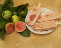 Picolé de goiaba: receita fácil e refrescante